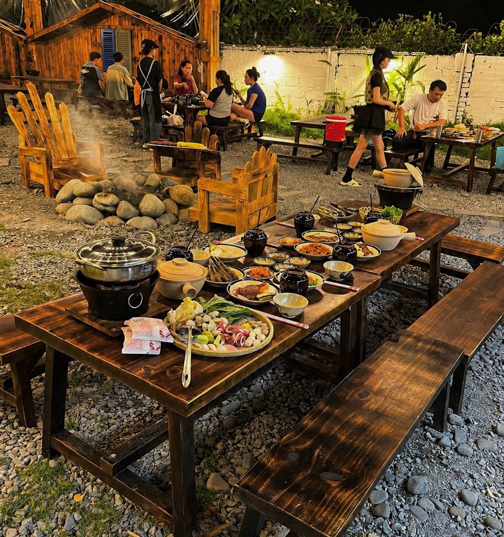 Không gian ngoài trời cực chill tại Trạm Nướng Bất Ổn Thủ Dầu Một
